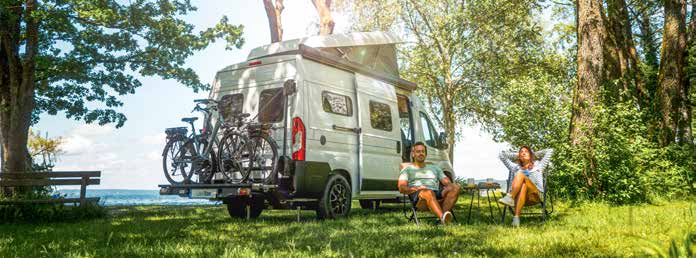 Campervan aan het water met LevelVan